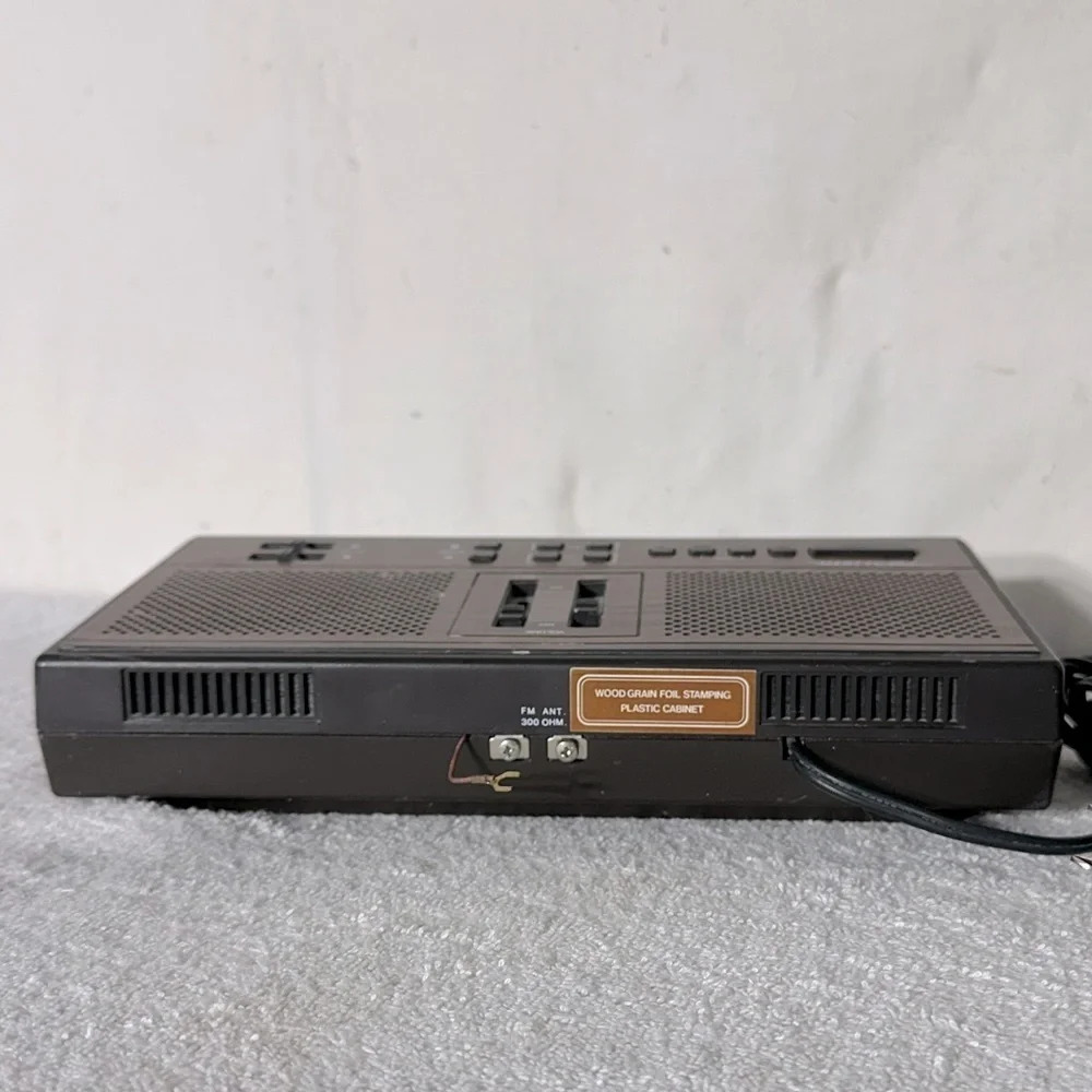Vintage Realistic Digital Clock Radio For Parts - Picture 3 of 14